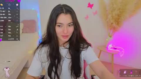 Snapshot of medina_andress chatting on July 5, 2026, 9:33 pm Dina online show from July 5, 2026, 9:33 pm
