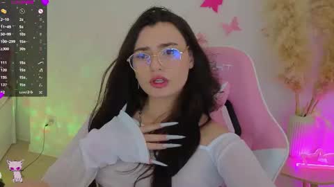Snapshot of medina_andress chatting on July 9, 2026, 9:19 pm Dina online show from July 9, 2026, 9:19 pm