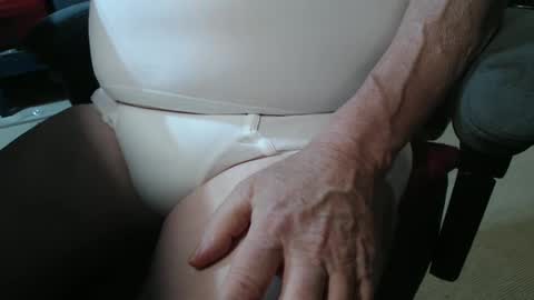 mee9090e900 online show from September 17, 2025, 7:59 pm