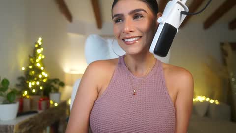 Snapshot of meegan1 chatting on December 20, 2024, 9:28 pm Andrea online show from December 20, 2024, 9:28 pm