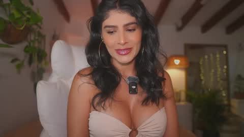 Snapshot of meegan1 chatting on December 4, 2025, 1:42 pm Andrea online show from December 4, 2025, 1:42 pm