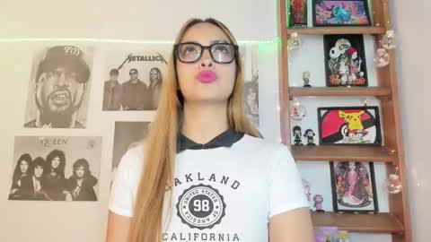 Snapshot of meeowlody chatting on September 13, 2025, 11:37 pm Emily online show from September 13, 2025, 11:37 pm