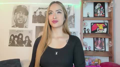 Snapshot of meeowlody chatting on November 10, 2025, 11:15 pm Emily online show from November 10, 2025, 11:15 pm