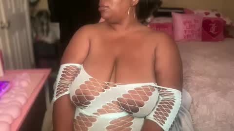 Snapshot of meetsouthernpeach chatting on May 19, 2026, 3:35 am Southern Peach online show from May 19, 2026, 3:35 am