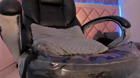 Snapshot of megan_and_clohe chatting on March 9, 2025, 1:04 am M E G A N online show from March 9, 2025, 1:04 am