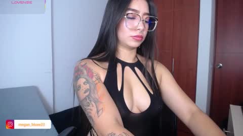 Snapshot of megan_bluee_ chatting on November 27, 2025, 4:20 pm Megan Bluee online show from November 27, 2025, 4:20 pm