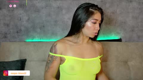 Snapshot of megan_bluee_ chatting on April 16, 2026, 11:40 pm Megan Bluee online show from April 16, 2026, 11:40 pm