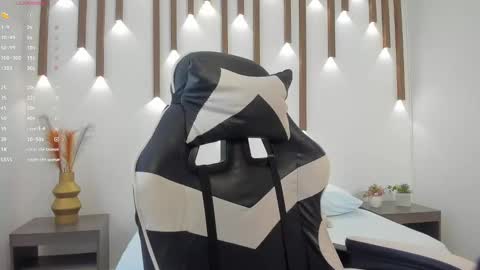 MEGAN COOPER online show from October 1, 2025, 7:20 pm