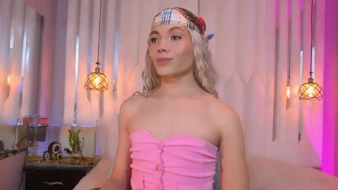 Snapshot of megan_do_santos chatting on June 4, 2026, 7:53 pm megan do santos online show from June 4, 2026, 7:53 pm