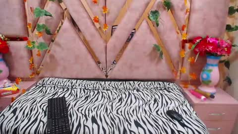 megan_latinn online show from December 19, 2024, 1:07 am