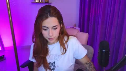                 Laura                 online show from November 30, 2025, 1:42 am