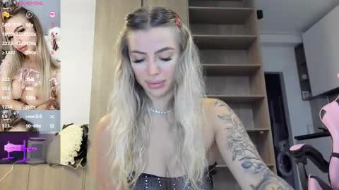 Snapshot of megan_ros_ chatting on October 4, 2025, 5:00 pm Megan online show from October 4, 2025, 5:00 pm