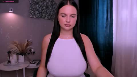 Snapshot of meganberrybb chatting on October 8, 2025, 8:56 am Meganberry online show from October 8, 2025, 8:56 am