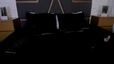 Megan Hofman online show from November 7, 2025, 7:47 pm