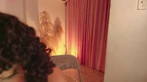 Snapshot of meganlux_1 chatting on May 15, 2026, 8:38 pm - 29p online show from May 15, 2026, 8:38 pm