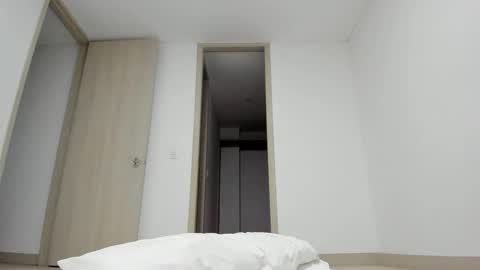 meganmir1 online show from September 14, 2025, 4:00 am