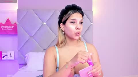 Snapshot of meganrosse__ chatting on May 14, 2026, 12:12 pm Megan online show from May 14, 2026, 12:12 pm