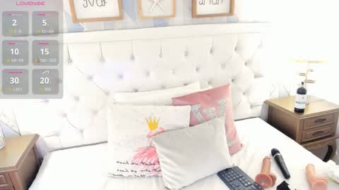 Snapshot of meganstar__ chatting on September 10, 2025, 11:43 am Megan online show from September 10, 2025, 11:43 am