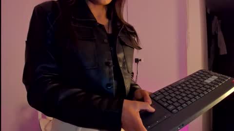 Snapshot of meganthompsonn chatting on September 17, 2025, 3:30 am Megan online show from September 17, 2025, 3:30 am