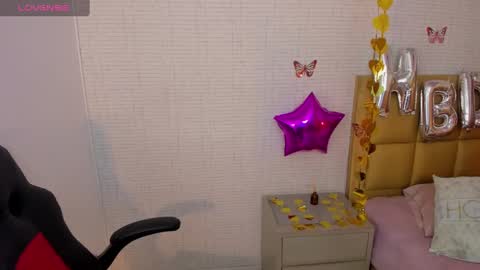 Snapshot of meganzarick chatting on September 30, 2025, 12:32 pm M E G A N online show from September 30, 2025, 12:32 pm