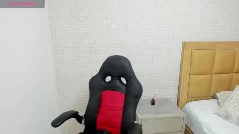 Snapshot of meganzarick chatting on October 4, 2025, 12:25 pm M E G A N online show from October 4, 2025, 12:25 pm