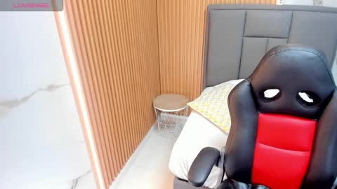 Snapshot of meganzarick chatting on October 28, 2025, 12:41 pm M E G A N online show from October 28, 2025, 12:41 pm