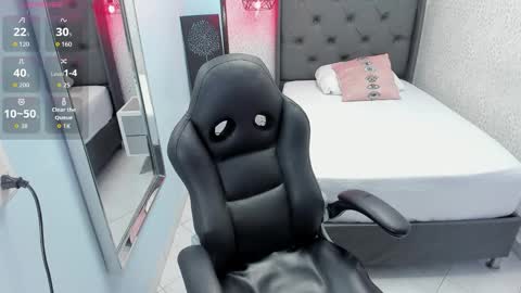 Snapshot of meganzarick chatting on November 4, 2025, 1:32 pm M E G A N online show from November 4, 2025, 1:32 pm