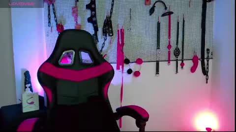 Snapshot of meggan_greey chatting on December 1, 2024, 7:36 pm Your best slave online show from December 1, 2024, 7:36 pm