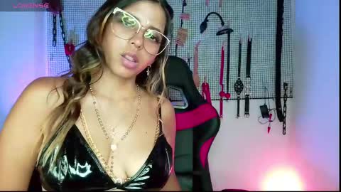 Snapshot of meggan_greey chatting on December 7, 2024, 7:54 pm Your best slave online show from December 7, 2024, 7:54 pm