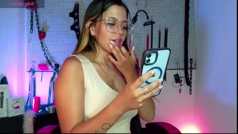 Snapshot of meggan_greey chatting on December 9, 2024, 1:24 pm Your best slave online show from December 9, 2024, 1:24 pm