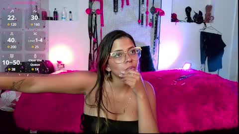 Snapshot of meggan_greey chatting on December 18, 2024, 1:15 am Your best slave online show from December 18, 2024, 1:15 am