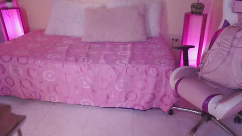 Snapshot of meggie_1j chatting on November 24, 2025, 11:04 pm Meggie 1J online show from November 24, 2025, 11:04 pm