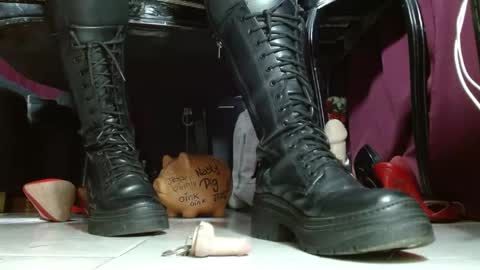 Goddess Sara online show from April 27, 2026, 8:18 pm