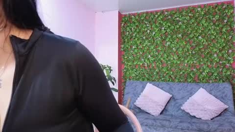 Mei online show from February 4, 2026, 8:25 pm