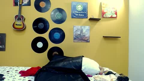 MEIS online show from February 8, 2026, 2:04 am