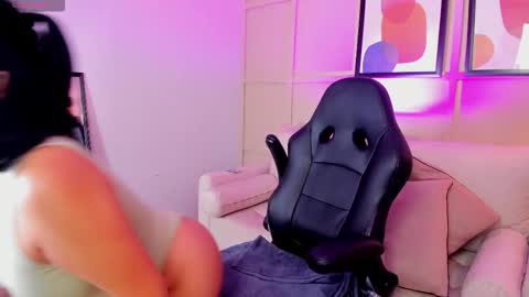 Melvis online show from November 24, 2025, 12:38 pm