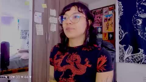 Snapshot of mel_dahlia chatting on October 12, 2025, 5:01 pm Melissa - - Please help me to reach 100 thumbs up online show from October 12, 2025, 5:01 pm