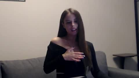 meladams online show from October 28, 2025, 9:06 pm