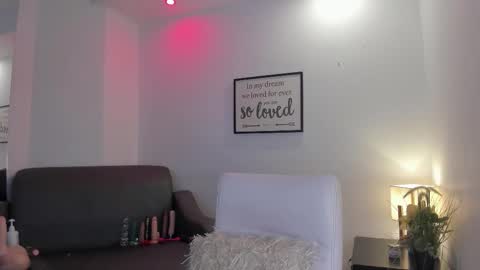 Snapshot of melan_owen chatting on November 30, 2025, 11:03 am melan_owen online show from November 30, 2025, 11:03 am