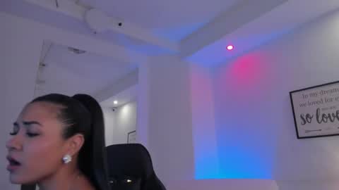 melan_owen online show from May 10, 2026, 11:04 am