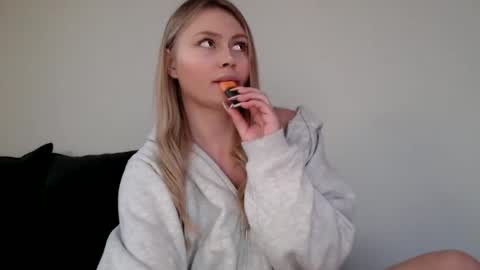 Snapshot of melani_a chatting on January 29, 2025, 12:56 pm Melania online show from January 29, 2025, 12:56 pm