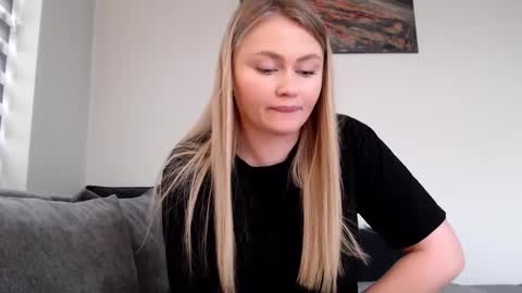 Snapshot of melani_a chatting on January 30, 2025, 12:06 pm Melania online show from January 30, 2025, 12:06 pm