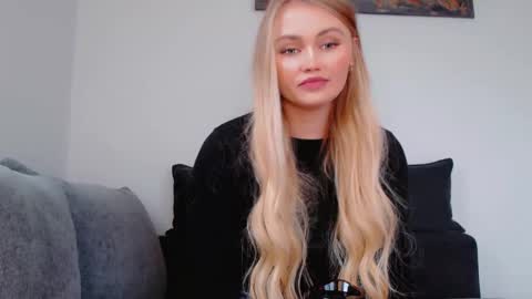 Snapshot of melani_a chatting on December 5, 2025, 12:14 pm Melania online show from December 5, 2025, 12:14 pm