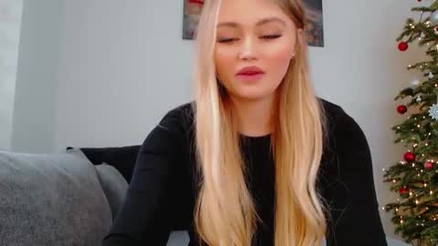 Snapshot of melani_a chatting on January 7, 2026, 11:23 am Melania online show from January 7, 2026, 11:23 am