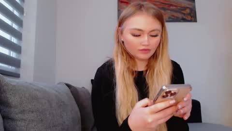 Snapshot of melani_a chatting on January 8, 2026, 1:24 pm Melania online show from January 8, 2026, 1:24 pm