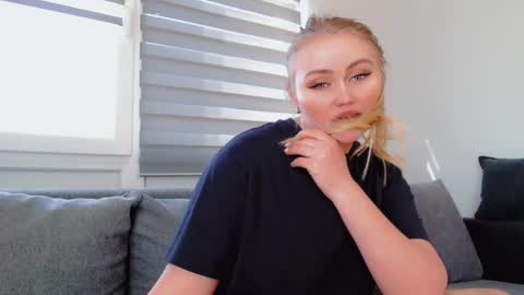 Snapshot of melani_a chatting on April 14, 2026, 12:00 pm Melania online show from April 14, 2026, 12:00 pm