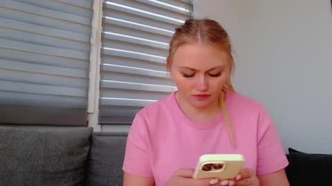Snapshot of melani_a chatting on April 20, 2026, 11:46 am Melania online show from April 20, 2026, 11:46 am