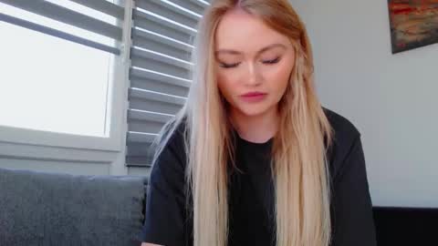 Snapshot of melani_a chatting on April 24, 2026, 11:45 am Melania online show from April 24, 2026, 11:45 am