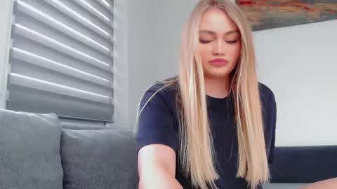 Snapshot of melani_a chatting on April 25, 2026, 10:07 am Melania online show from April 25, 2026, 10:07 am