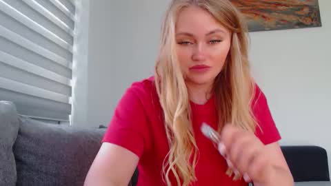 Snapshot of melani_a chatting on May 11, 2026, 11:27 am Melania online show from May 11, 2026, 11:27 am